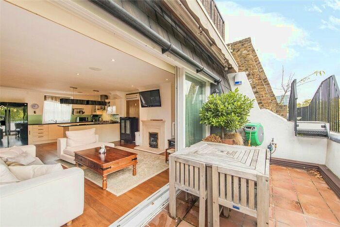 3 Bedroom Maisonette To Rent In St. Georges Square, Pimlico, SW1V