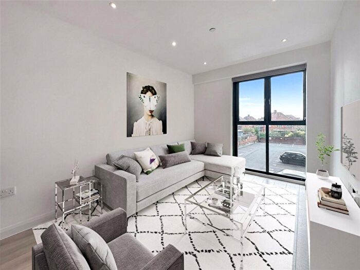 2 Bedroom Apartment To Rent In Bath Road, Slough, Berkshire, SL1