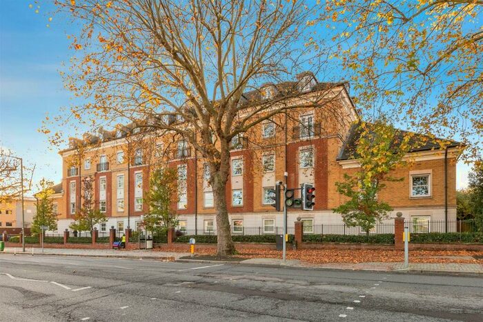 2 Bedroom Flat To Rent In Solomons Court, High Road, London, N12