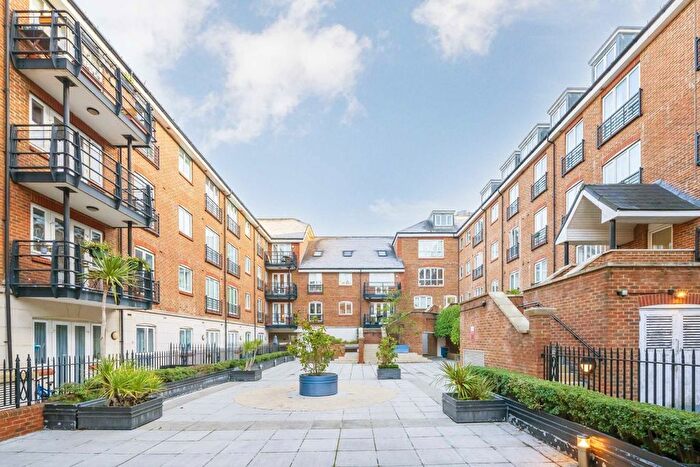 3 Bedroom Flat For Sale In High Street, Brentford, TW8