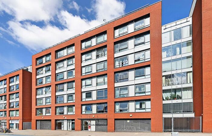 2 Bedroom Flat To Rent In High Street, London, E15