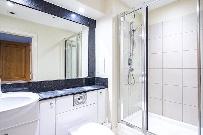 2 Bedroom Flat For Sale In Temple Avenue, London, EC4Y - Photo 8