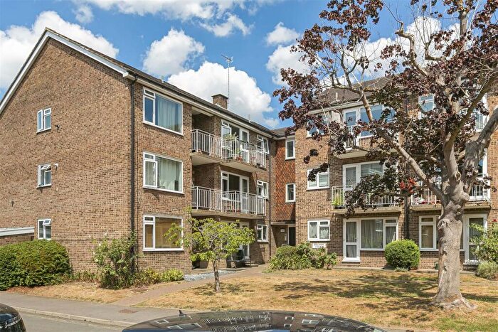 1 Bedroom Flat To Rent In Hillside Court, Deer Park Close, KT2