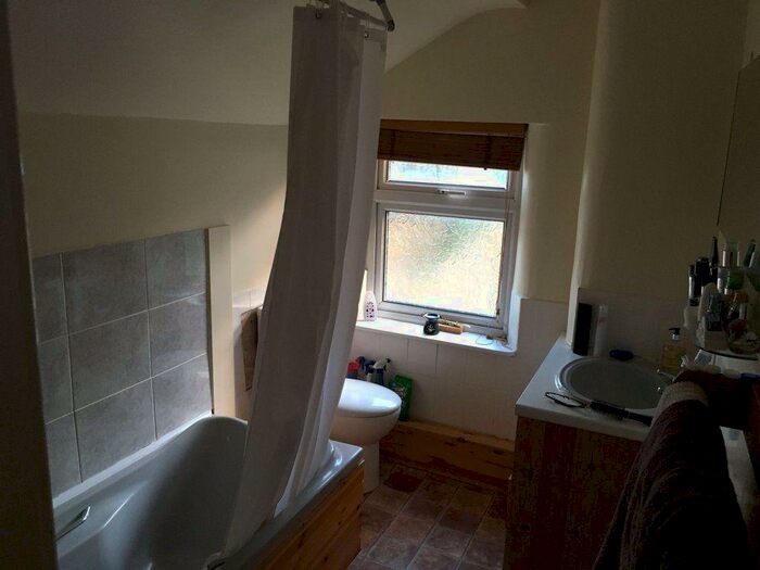 2 Bedroom Property To Rent In Available July, DE22