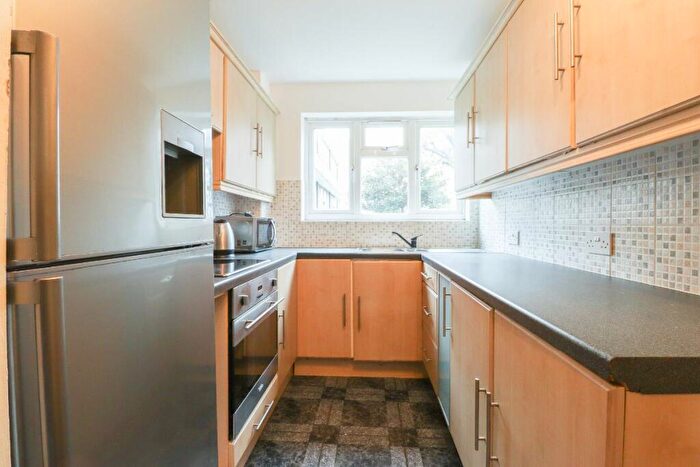4 Bedroom Maisonette To Rent In Evelyn Court, Evelyn Walk, N1