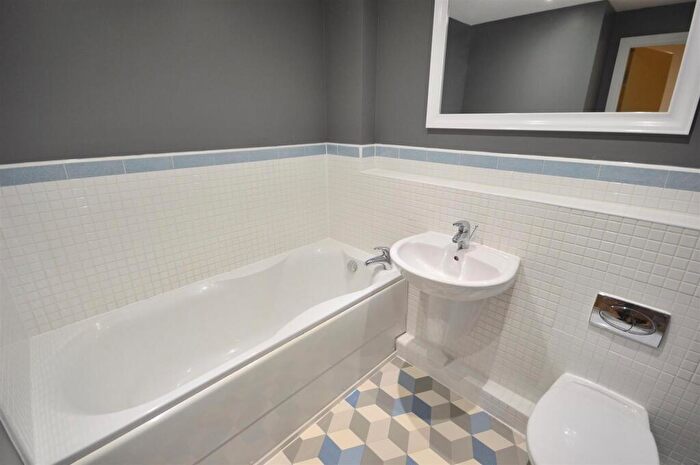 2 Bedroom Apartment To Rent In Brooklands Road, Sale, M33