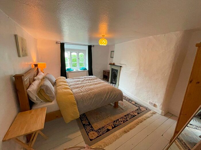 2 Bedroom Cottage For Sale In Milbury Lane, Exminster, Exeter, EX6