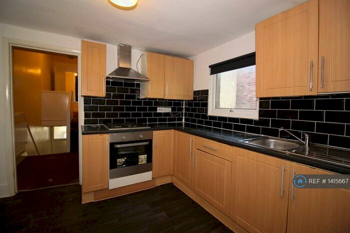 2 Bedroom Flat To Rent In Vicarage Road, London, N17
