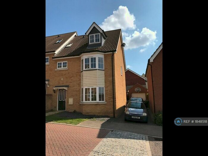 4 Bedroom Semi-Detached House To Rent In Eagle Close, Stowmarket, IP14
