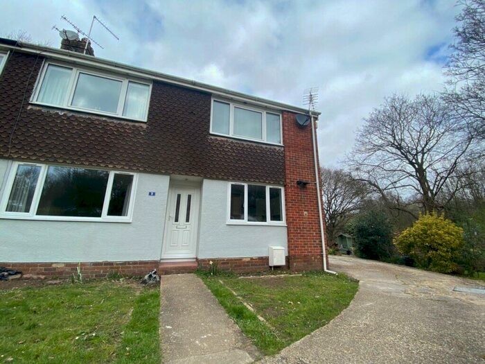2 Bedroom Maisonette To Rent In Rutland Way, Bitterne, Southampton, SO18