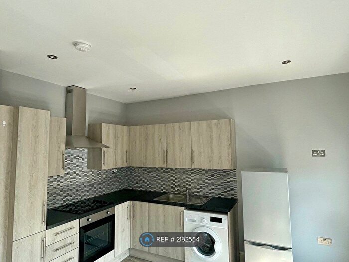 3 Bedroom Flat To Rent In Felix Road, London, W13