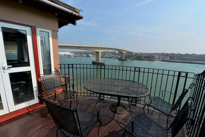 3 Bedroom Flat To Rent In ** Ocean Village With Great Views ** - Andes Close, SO14