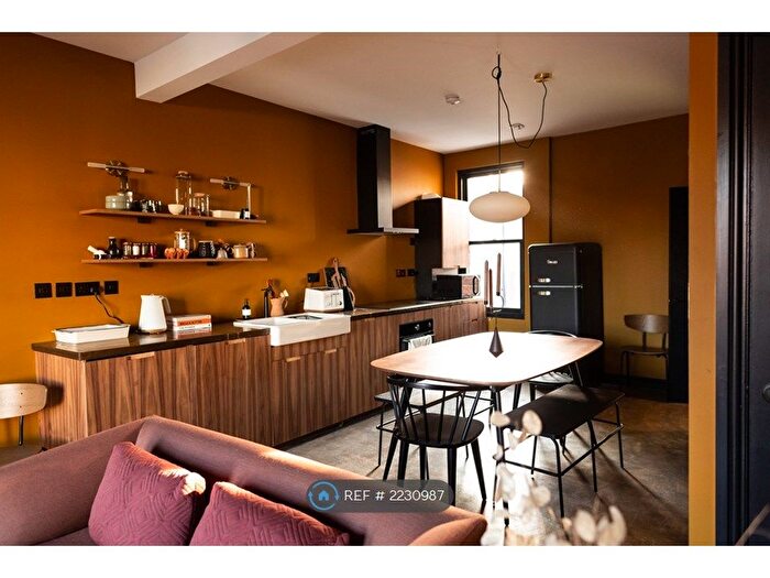 2 Bedroom Flat To Rent In Beech Road, Manchester, M21