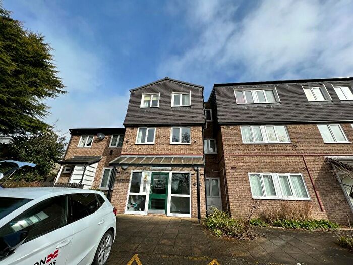 2 Bedroom Flat To Rent In Quarry Road, Huddersfield, West Yorkshire, HD1