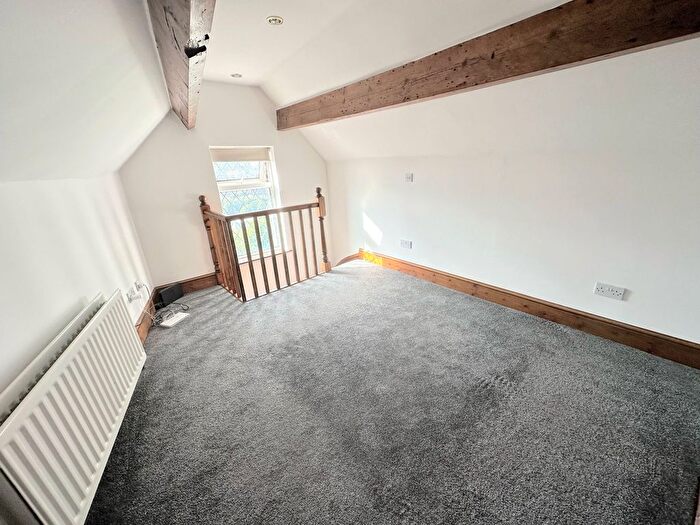 2 Bedroom End Of Terrace House To Rent In Trooper Lane, Halifax, HX3