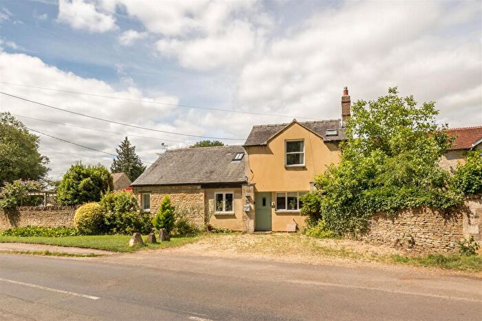 3 Bedroom Cottage For Sale In Bletchingdon Road, Kirtlington, OX5