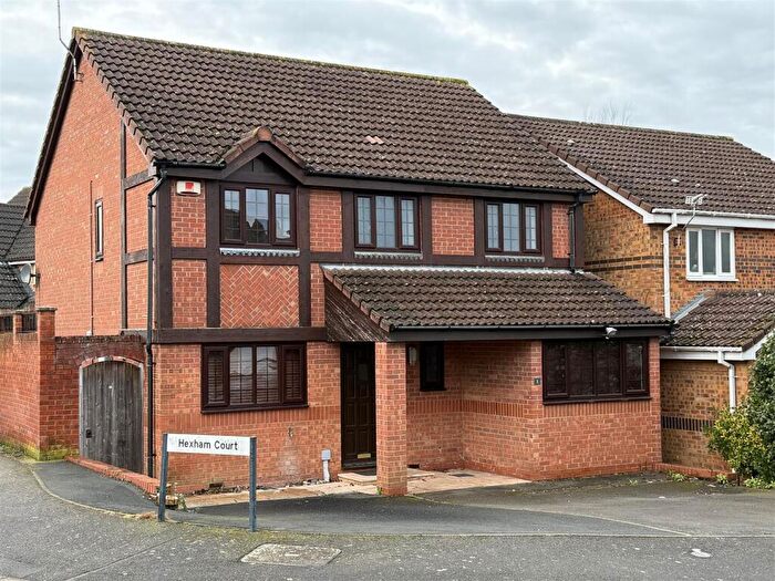 4 Bedroom House To Rent In Hexham Court, Northampton, NN4