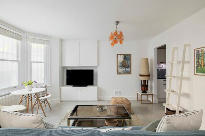 2 Bedroom Flat To Rent In Chesterton Road, North Kensington, W10