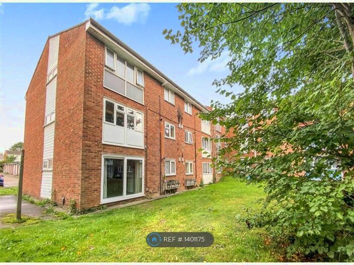 2 Bedroom Flat To Rent In Cleves Road, Hemel Hempstead, HP2