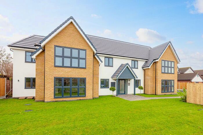 2 Bedroom Flat To Rent In Lower Road, Hockley, SS5