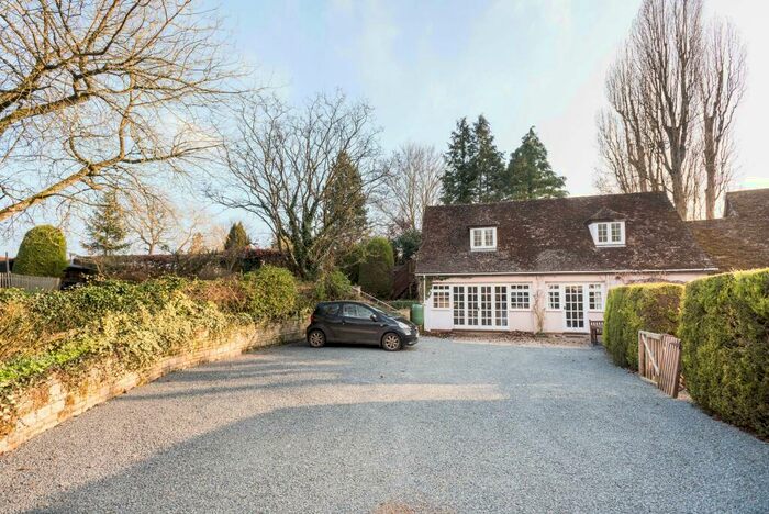 2 Bedroom Flat To Rent In Bladon, Woodstock, OX20