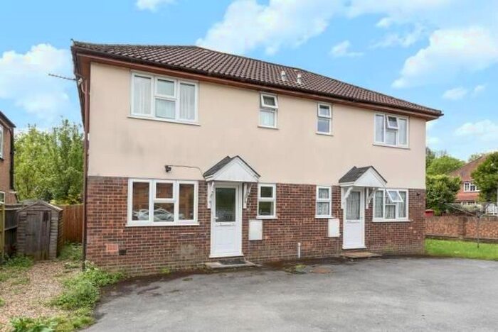 1 Bedroom Flat To Rent In Eaton Avenue, High Wycombe, HP12