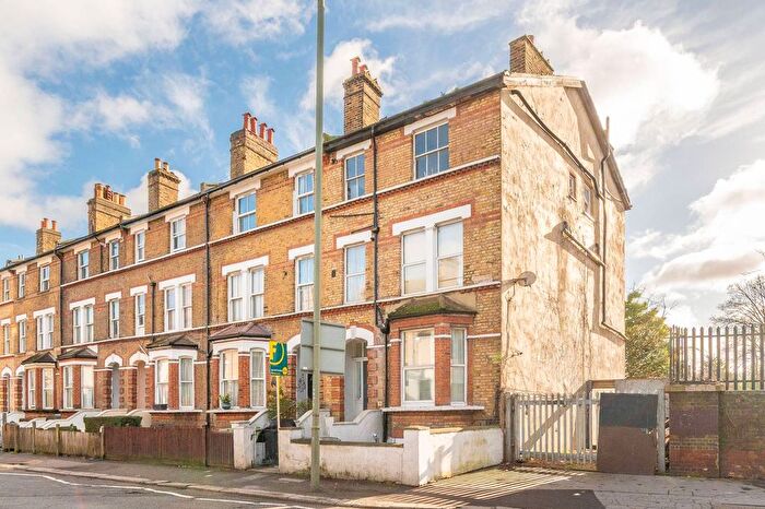 2 Bedroom Flat For Sale In Penge Road, Penge, London, SE20