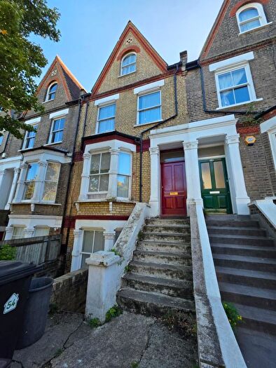 Studio To Rent In Grenville Road, London, N19