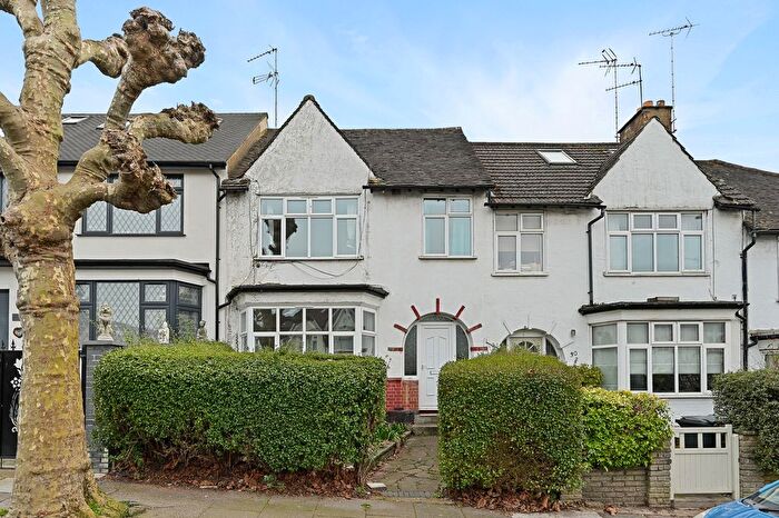 3 Bedroom Terraced House To Rent In Avondale Road, London, N3