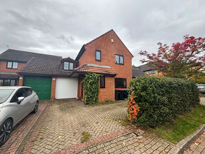 4 Bedroom Property To Rent In Cardwell Close, Milton Keynes, MK4