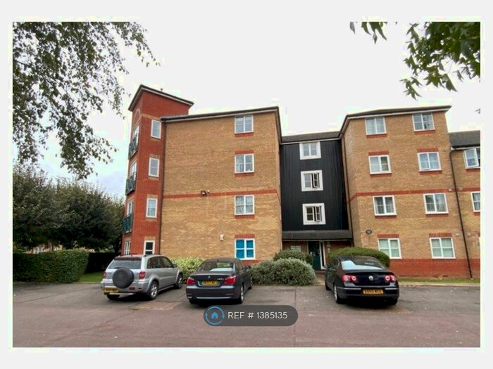 2 Bedroom Flat To Rent In Morris Court, Enfield, EN3