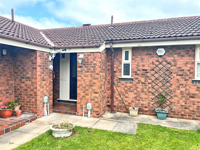 1 Bedroom Apartment For Sale In Beverley Road, Willerby, Hull, HU10