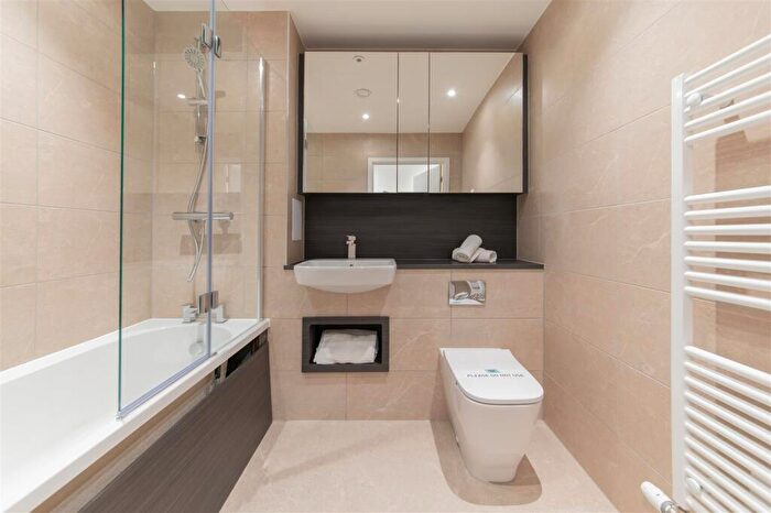 2 Bedroom Flat For Sale In The Ridgeway, Mill Hill, London, NW7