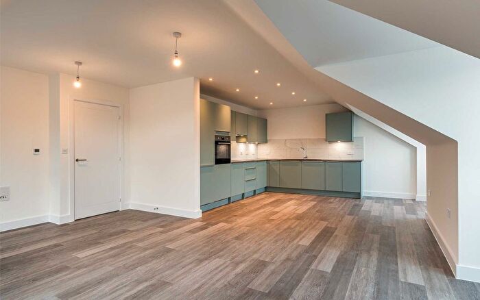 2 Bedroom Flat For Sale In Thanet Way, Whitstable, CT5