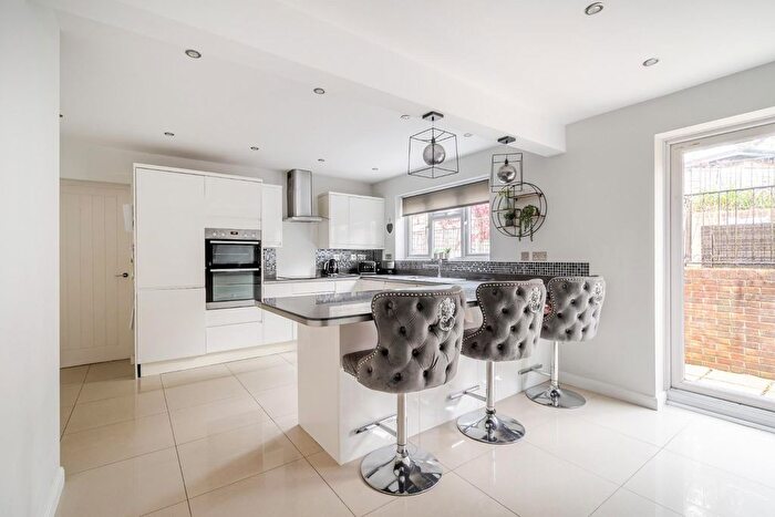 4 Bedroom Detached House For Sale In Woodland View, Waterlooville, PO8