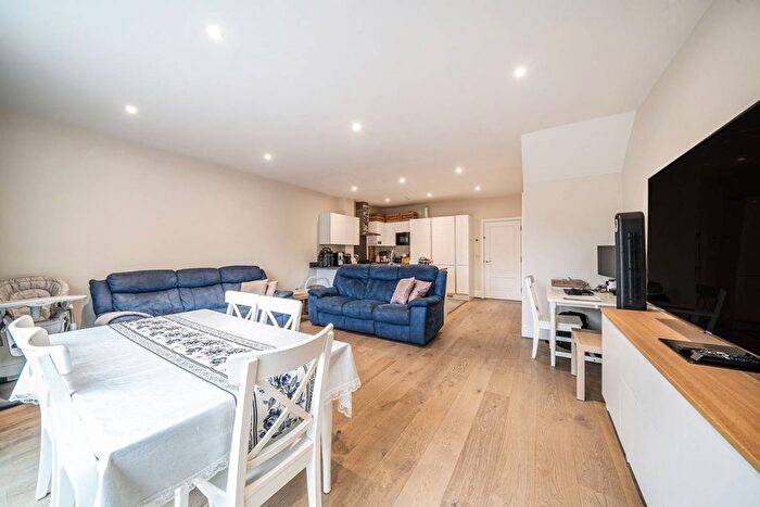 5 Bedroom Terraced House To Rent In Lordship Road, Northolt, Northolt, UB5