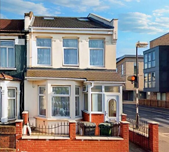 5 Bedroom Terraced House To Rent In Dunedin Road, Stratford, E10