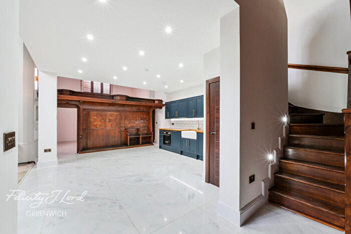 3 Bedroom Apartment For Sale In Ashmore Road, London, SE18