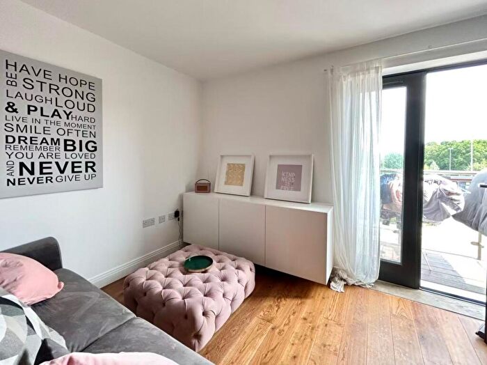 1 Bedroom Apartment To Rent In Arrandene House, Mill Hill East, NW7