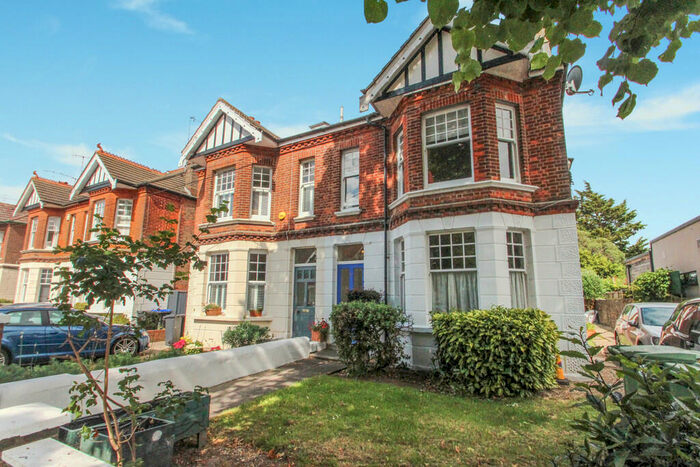 1 Bedroom Flat To Rent In Shakespeare Road, Worthing, BN11