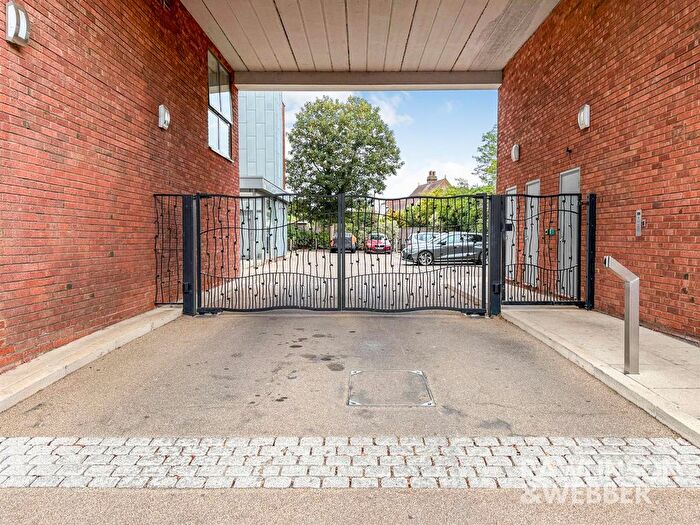 2 Bedroom Flat To Rent In Kinsheron Place, East Molesey, KT8