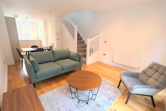 3 Bedroom End Of Terrace House To Rent In Sterling Avenue, Salford, M3