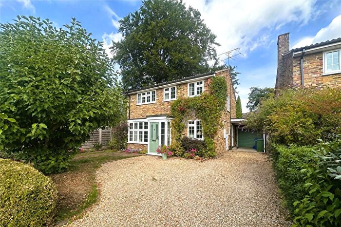 4 Bedroom Detached House For Sale In Russetts Drive, Fleet, Hampshire, GU51