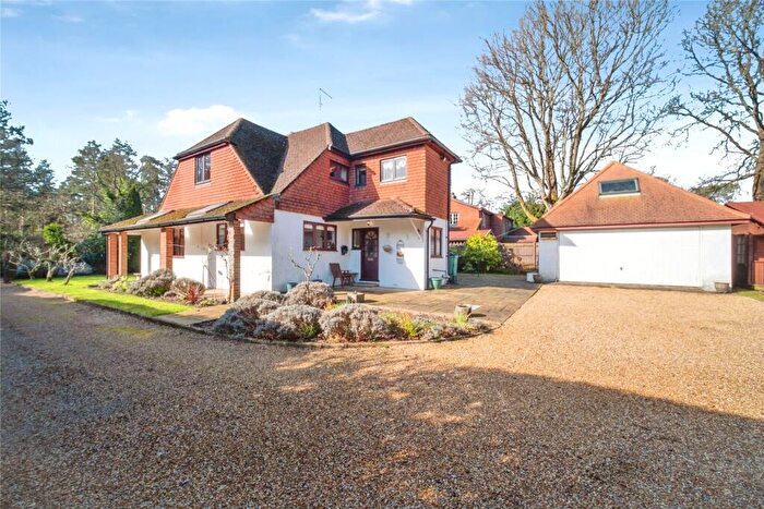 4 Bedroom Detached House For Sale In Sandy Lane, Rushmoor, Farnham, Surrey, GU10