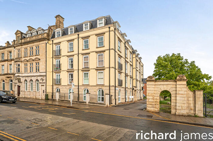 2 Bedroom Flat For Sale In Horder Mews, Old Town, Swindon, SN1