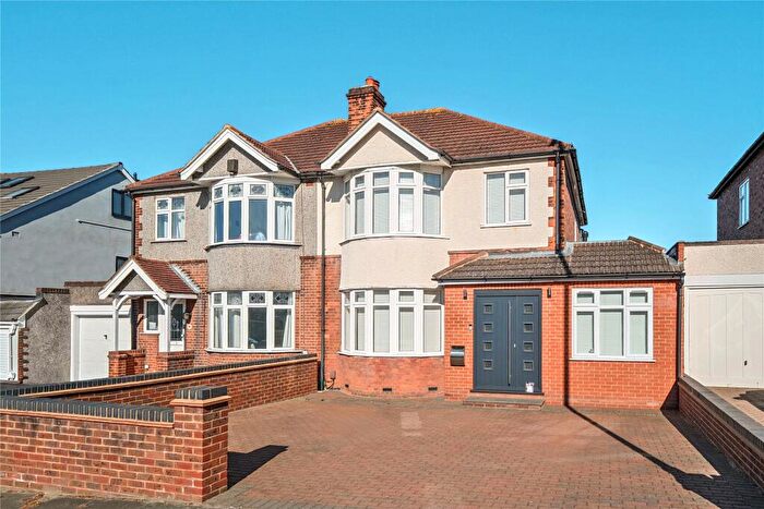 3 Bedroom Semi-Detached House For Sale In Green Lane, London, SE9