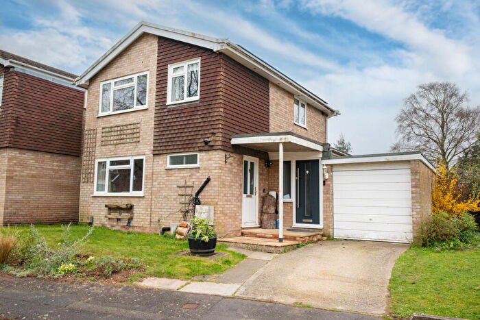 3 Bedroom Detached House For Sale In Itchen Close, Oakley, Basingstoke, RG23