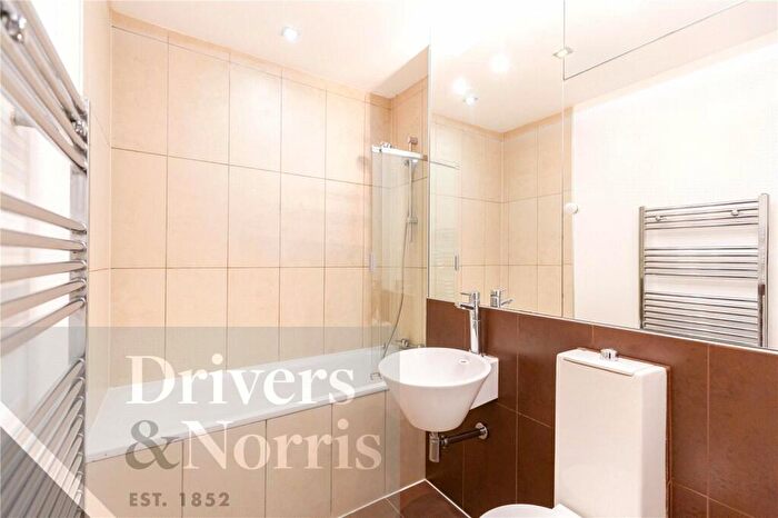 2 Bedroom Apartment To Rent In Spaceworks Building, Plumbers Row, Hackney, London, E1