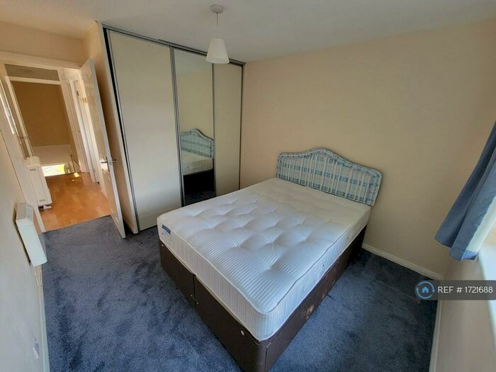 1 Bedroom Flat To Rent In Turnberry Avenue, Leeds, LS17