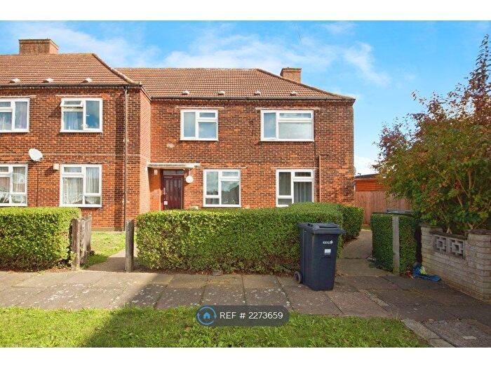 1 Bedroom Flat To Rent In Manford Cross, London, IG7